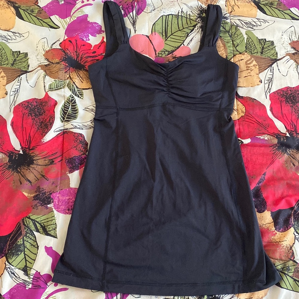 Lululemon Aria Tank - Picture 4 of 9